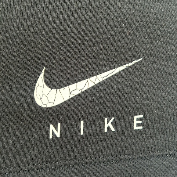 🆕 Nike Spell Out Fleece Black Pink Splatter Camo Oversized Shorts Women’s M - Picture 8 of 14